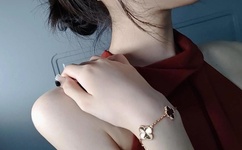 男生和女生一起打 扑克牌的APP